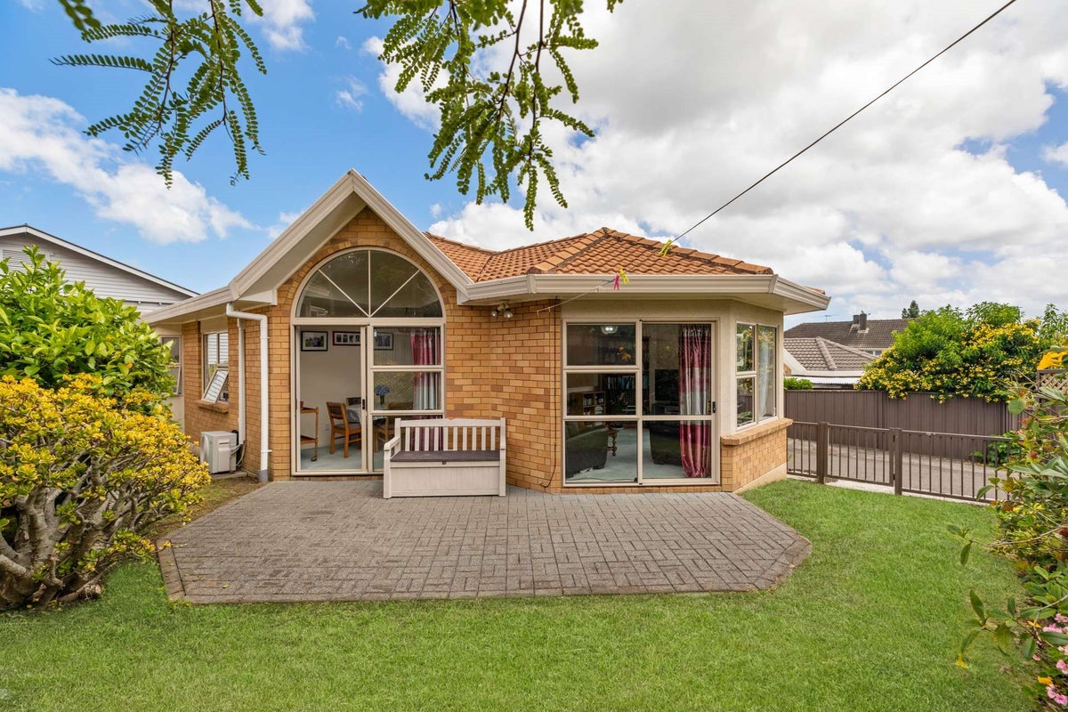31 Richardson Road, Mount Albert, Auckland - Carousel 1