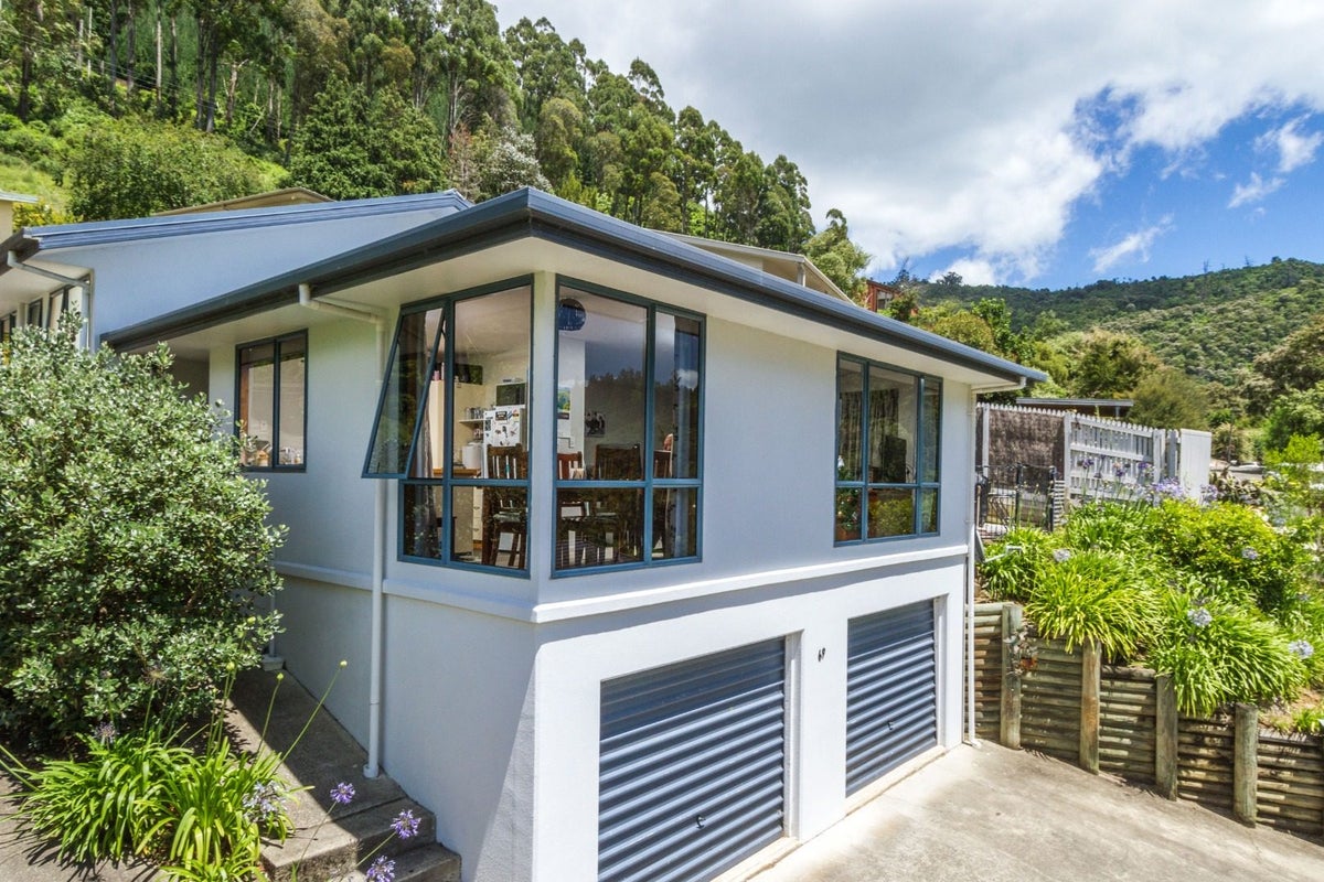 69 Robinson Road, The Brook, Nelson - Carousel 1