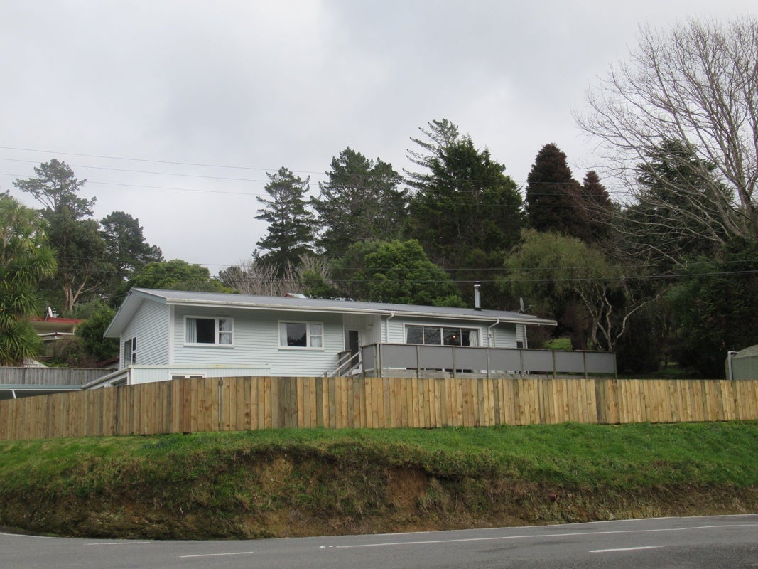 2 Avro Road, Blue Mountains, Upper Hutt - Carousel 1