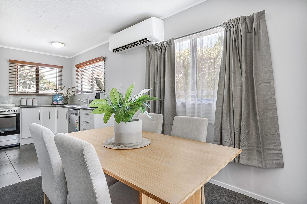 2/42 Graham Street, Hamilton East, Hamilton - Carousel 2