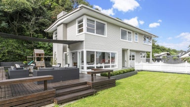 2A Queensway, Three Kings, Auckland - Carousel 1