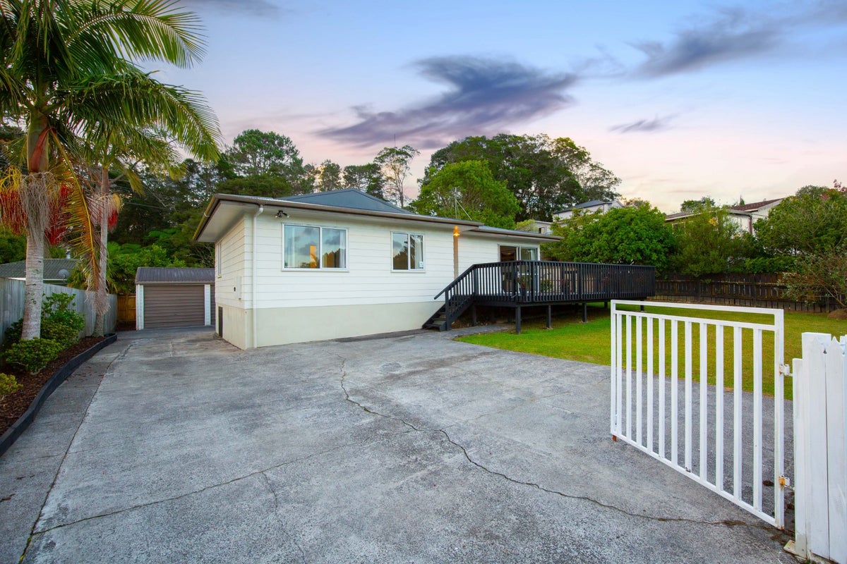 18 Alidade Place, Massey, Auckland - Carousel 1