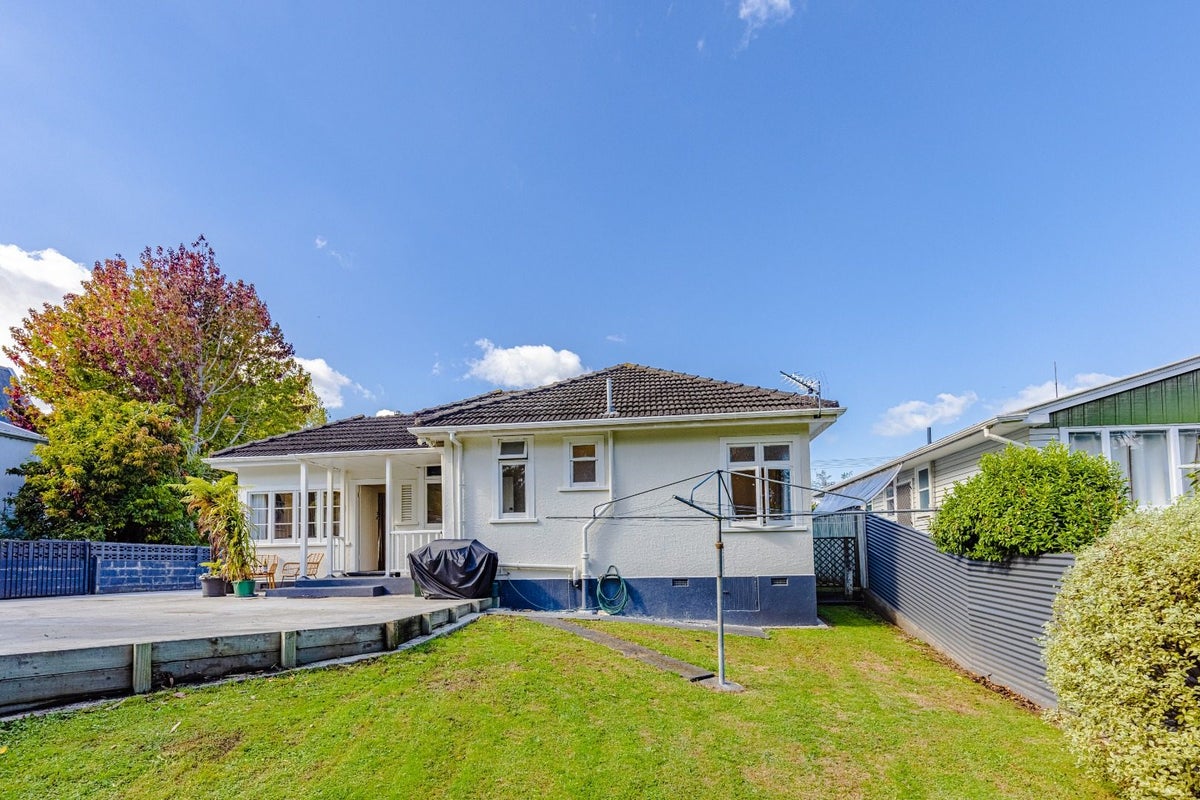 245 Somme Parade, Aramoho, Whanganui - Carousel 11