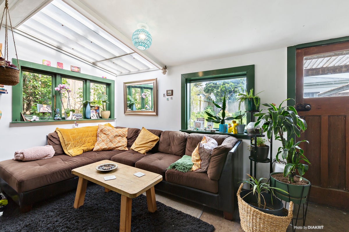128 Tasman Street, Mount Cook, Wellington - Carousel 2
