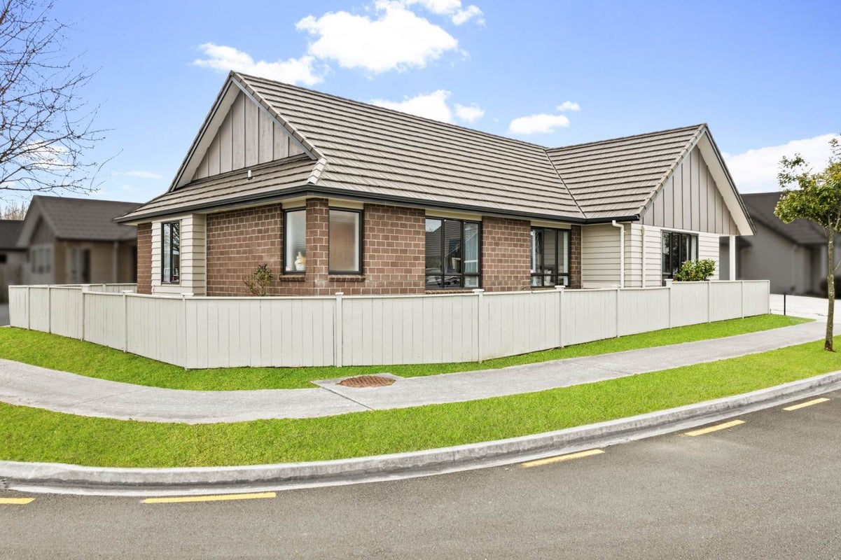 14 Kotuku Crescent, Takanini, Papakura, Auckland - Carousel 2