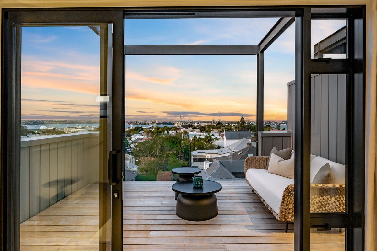 2B Alberon Street, Parnell, Auckland - Carousel 2