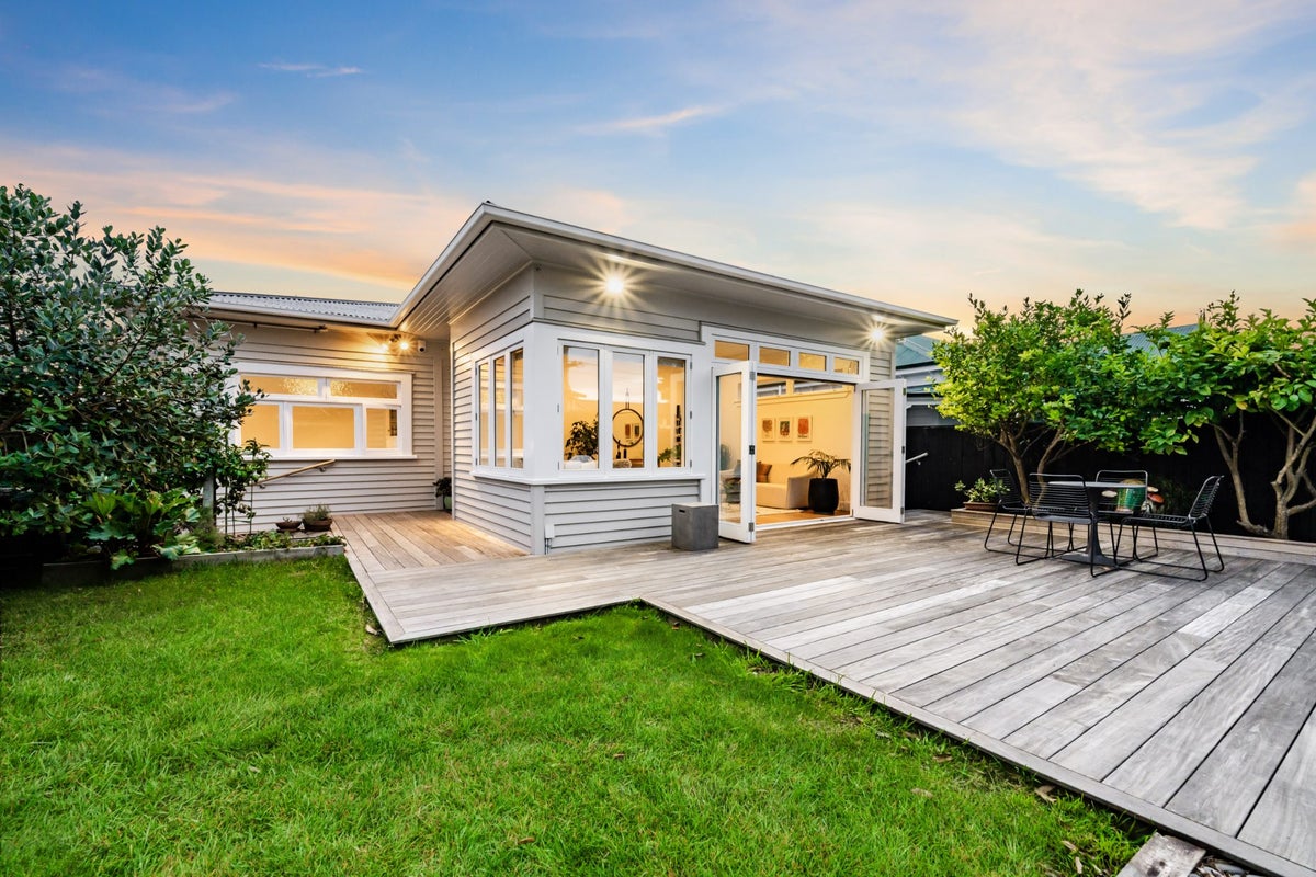 51 Trafalgar Street, Onehunga, Auckland - Carousel 1