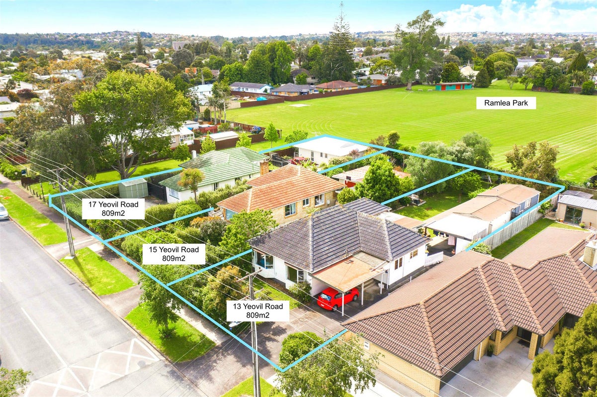 13 Yeovil Road, Te Atatu Peninsula, Auckland - Carousel 1