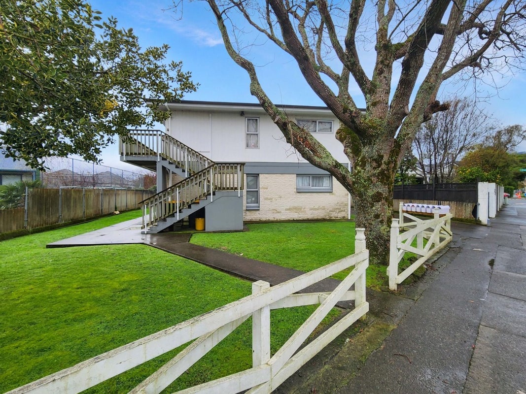 2/195 WATERLOO Road, WATERLOO, LOWER HUTT - Carousel 1