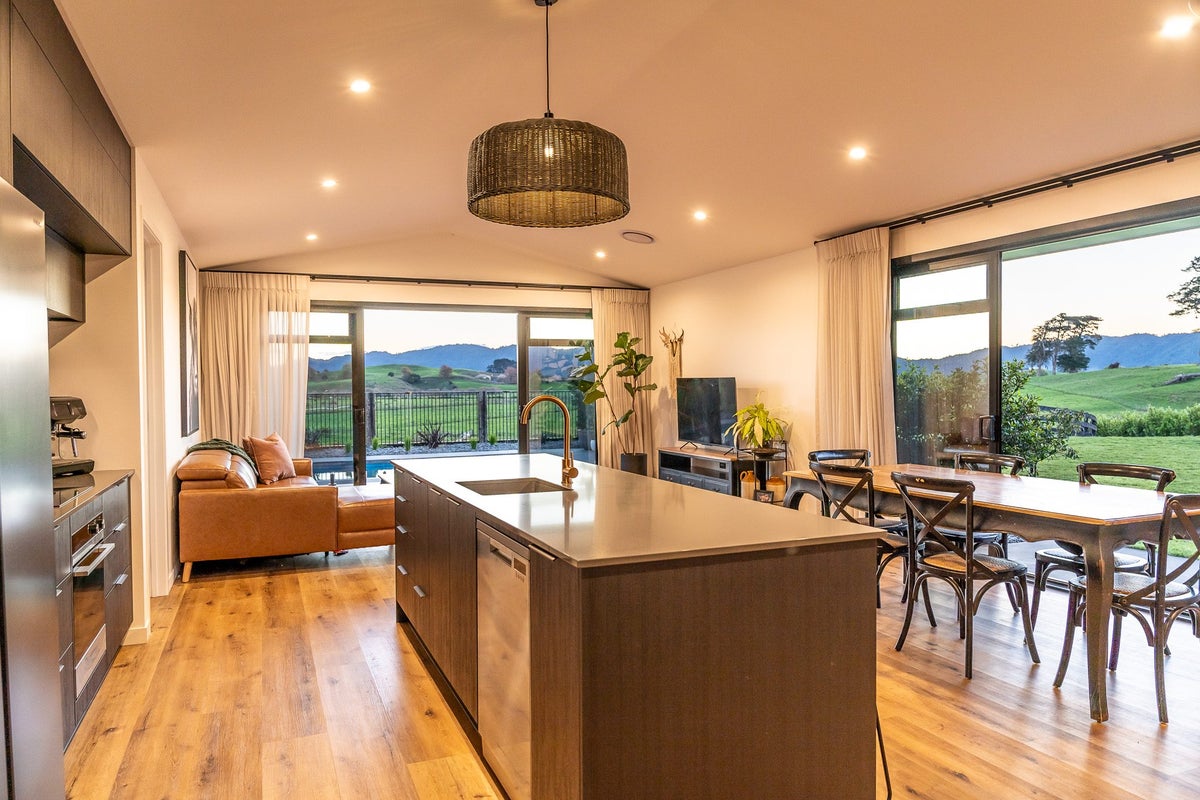 355 River Road, Claudelands, Hamilton - Carousel 2