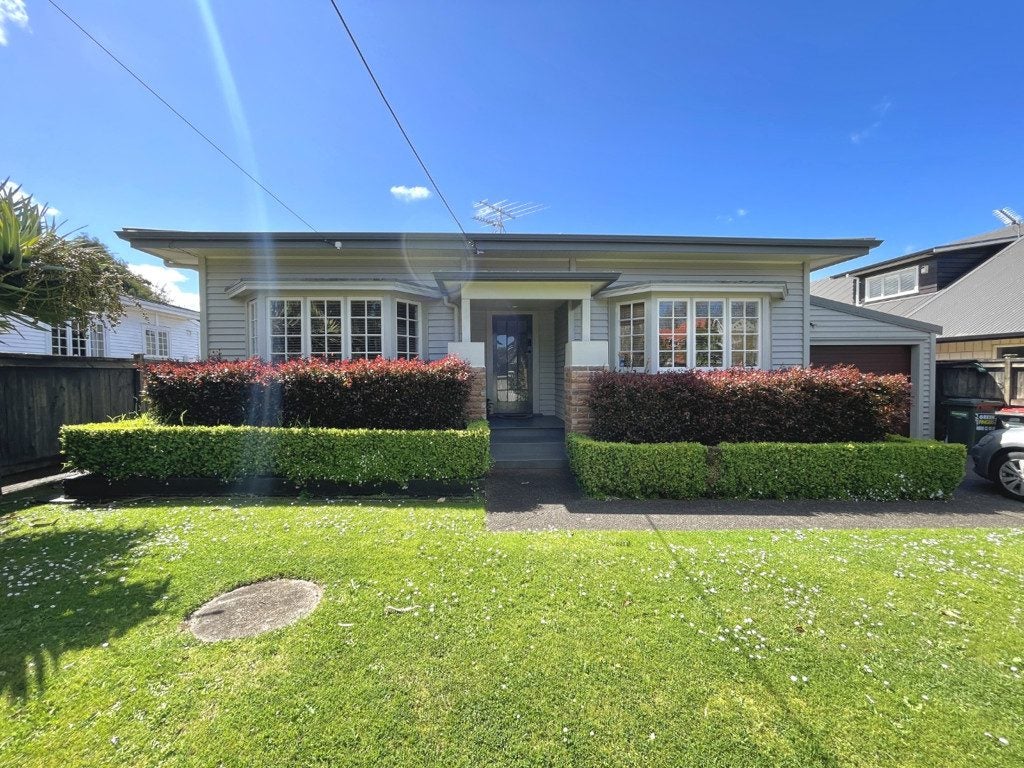 3 Fernleigh Avenue, Royal Oak, Auckland - Carousel 1