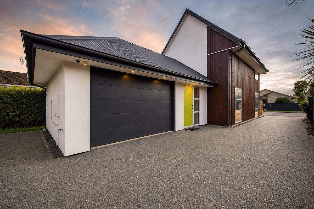 132 Edgeware Road, St Albans, Christchurch - Carousel 1