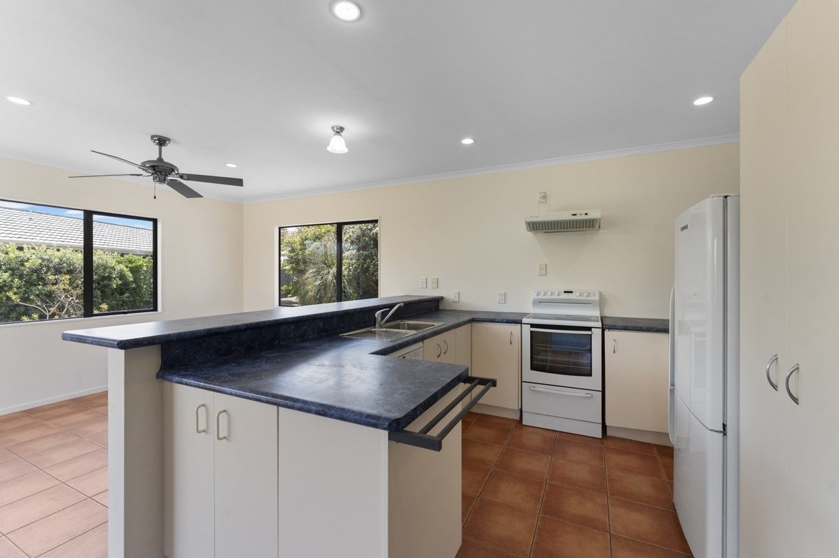 9 Caughley Place, Otaki Beach, Otaki - Carousel 2