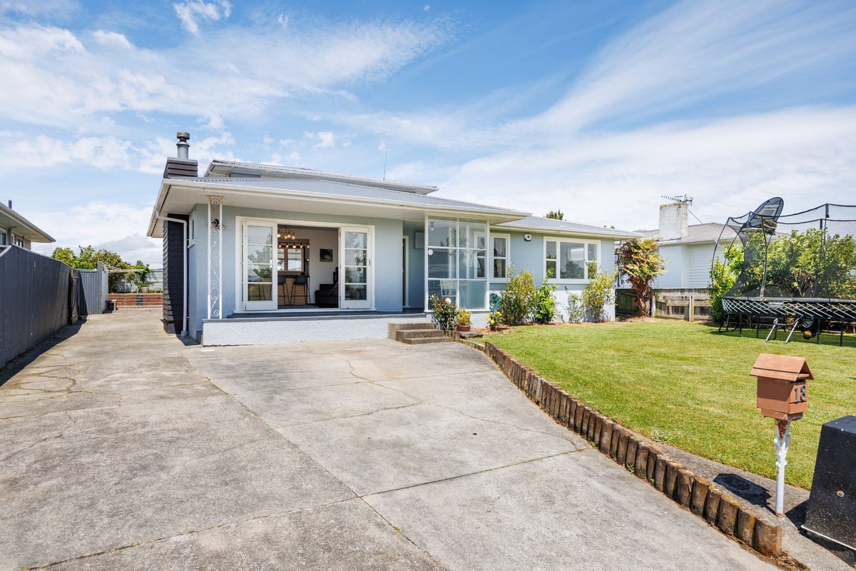 18 Somerset Crescent, Highbury, Palmerston North - Carousel 2