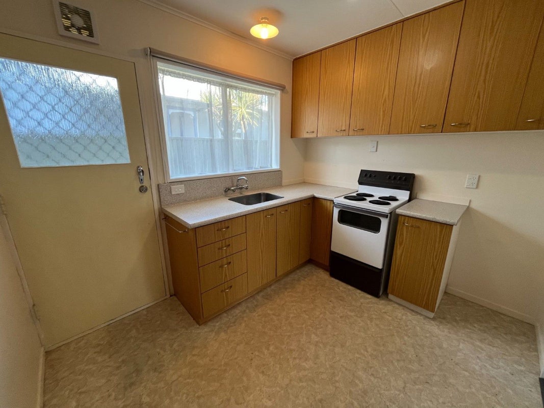 8B Bryant Street, Takaro, Palmerston North - Carousel 2