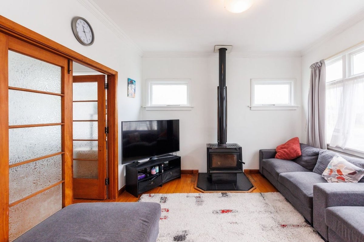 77 Hillcrest Drive, Kelvin Grove, Palmerston North - Carousel 2
