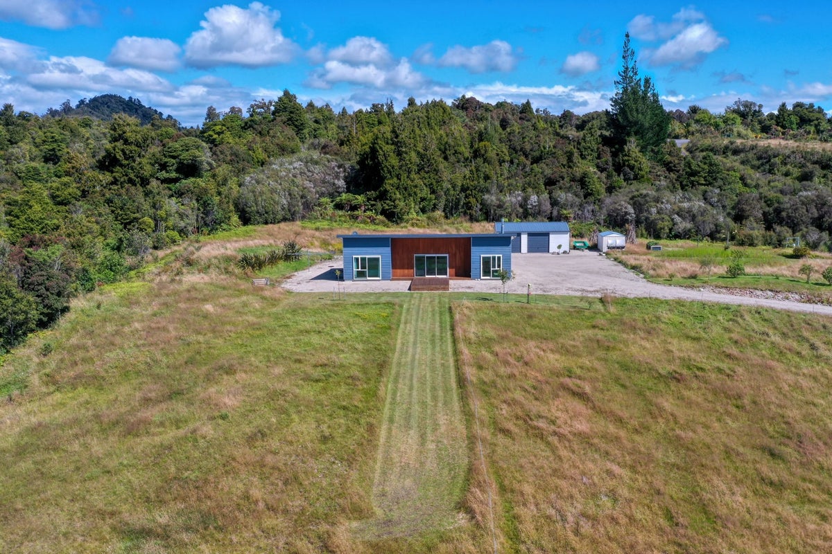 39 Ballarat Rise, Awatuna, Hokitika - Carousel 1