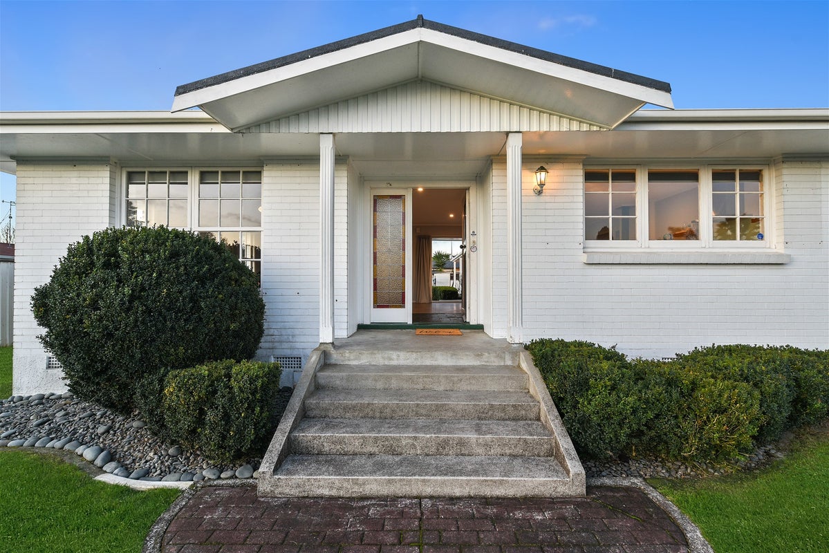 15 Seamer Place, St Andrews, Hamilton - Carousel 2