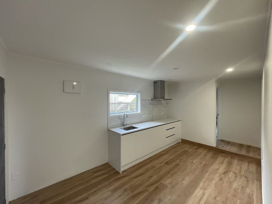 17 Thurston Place, Bucklands Beach, Auckland - Carousel 2