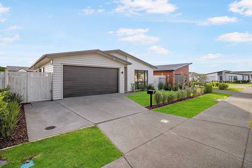 31 Waituarua Drive, Conifer Grove, Auckland - Carousel 2