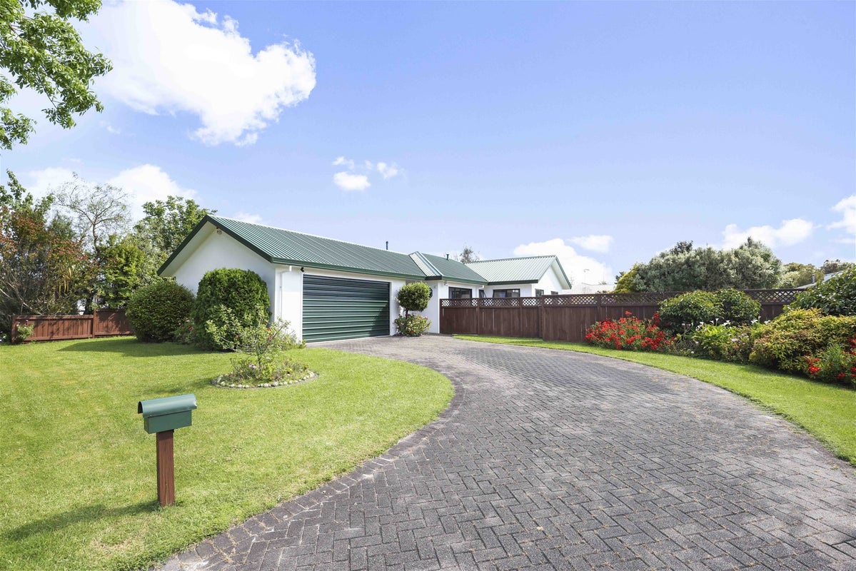 4 Halcione Close, Flagstaff, Hamilton - Carousel 1