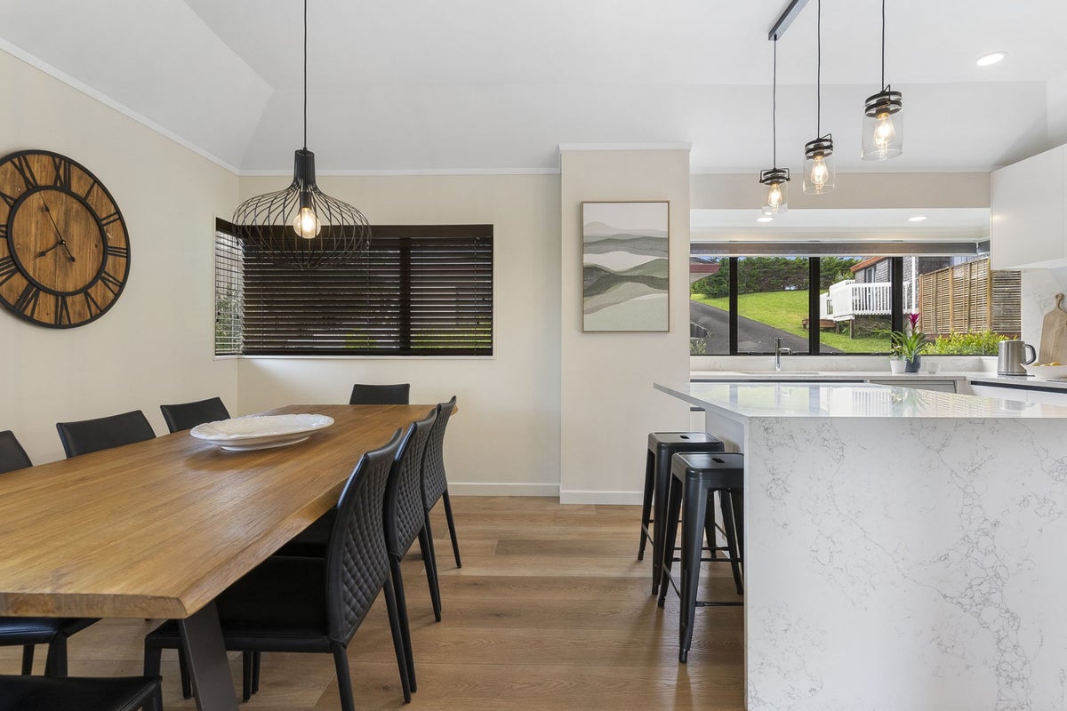 1/142 Sunset Road, Unsworth Heights, Auckland - Carousel 2