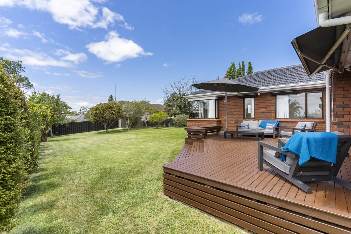 13 Denver Avenue, Sunnyvale, Auckland - Carousel 1