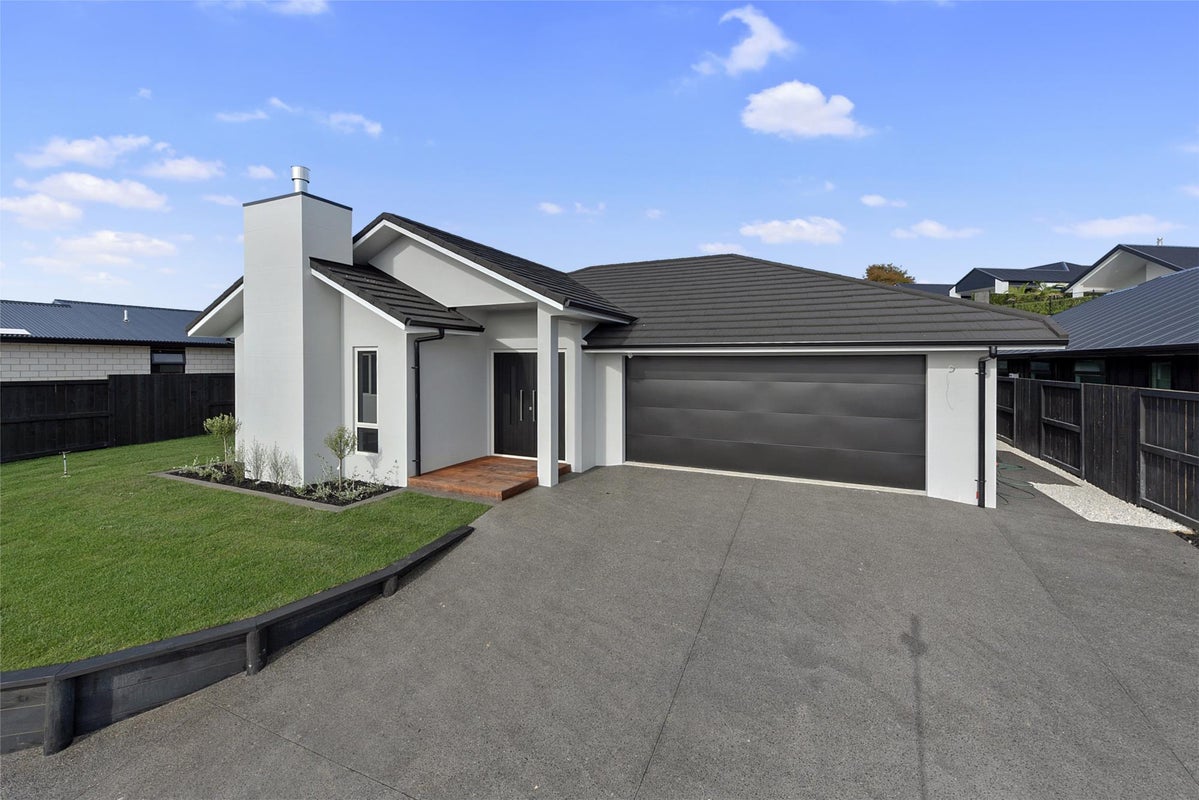 10 Rose Berry Crescent, Flagstaff, Hamilton - Carousel 2