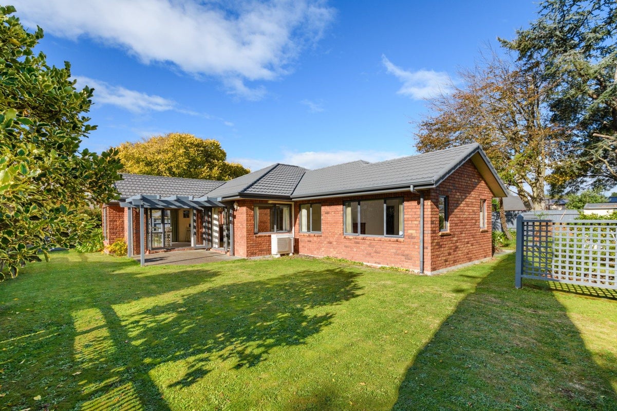 12 Mana Place, Awapuni, Palmerston North - Carousel 1