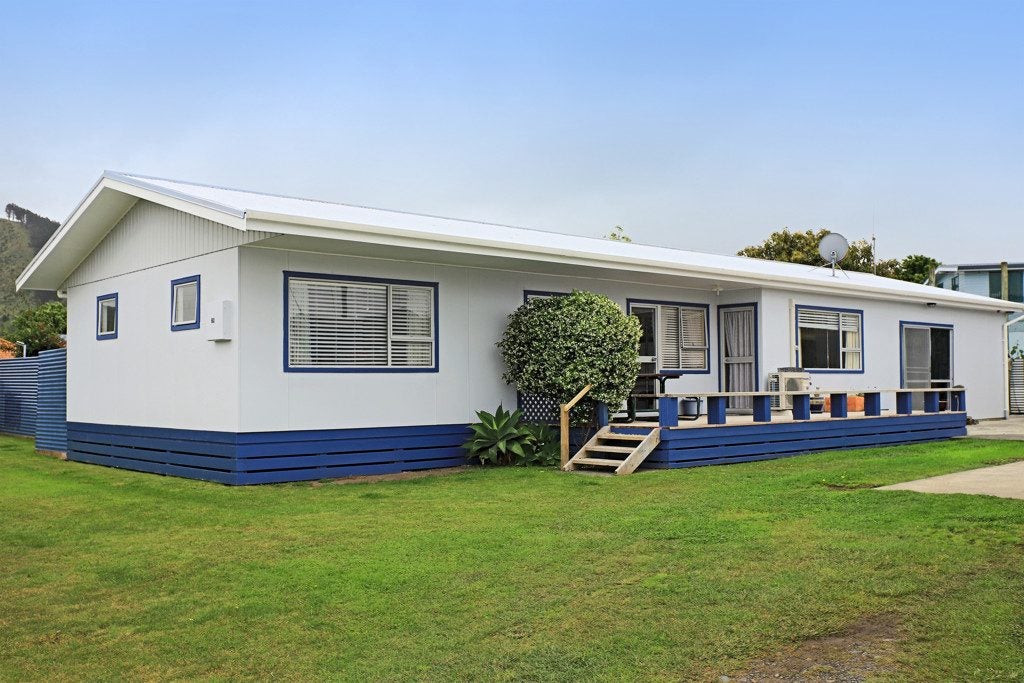 62 Gillies Crescent, Waimarama, Havelock North - Carousel 1