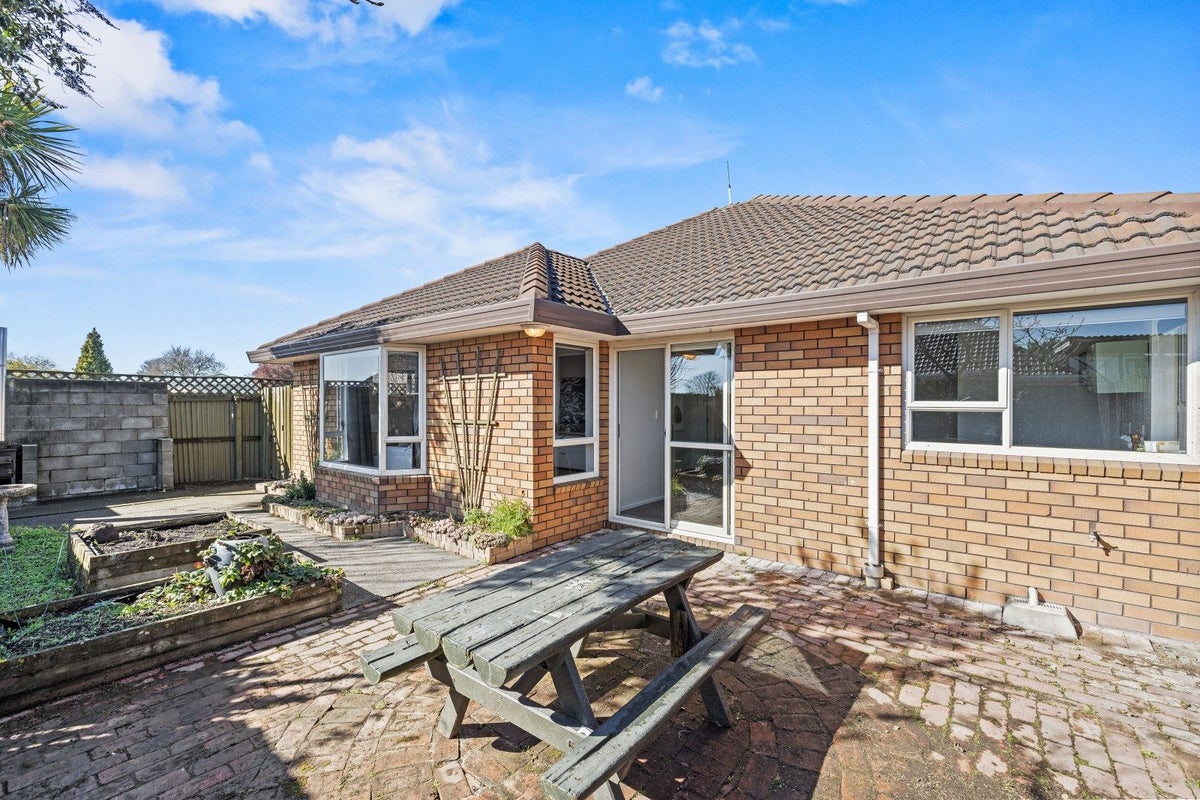 2/114 Warden Street, Richmond, Christchurch City, Canterbury - Carousel 1