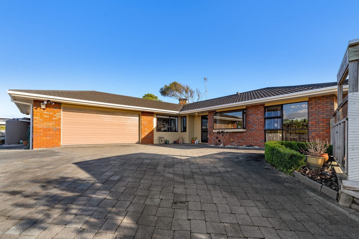6 Queens Road, Waikanae Beach, Waikanae - Carousel 1
