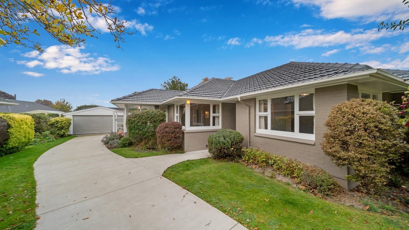 10 Burnside Crescent, Burnside, Christchurch - Carousel 1