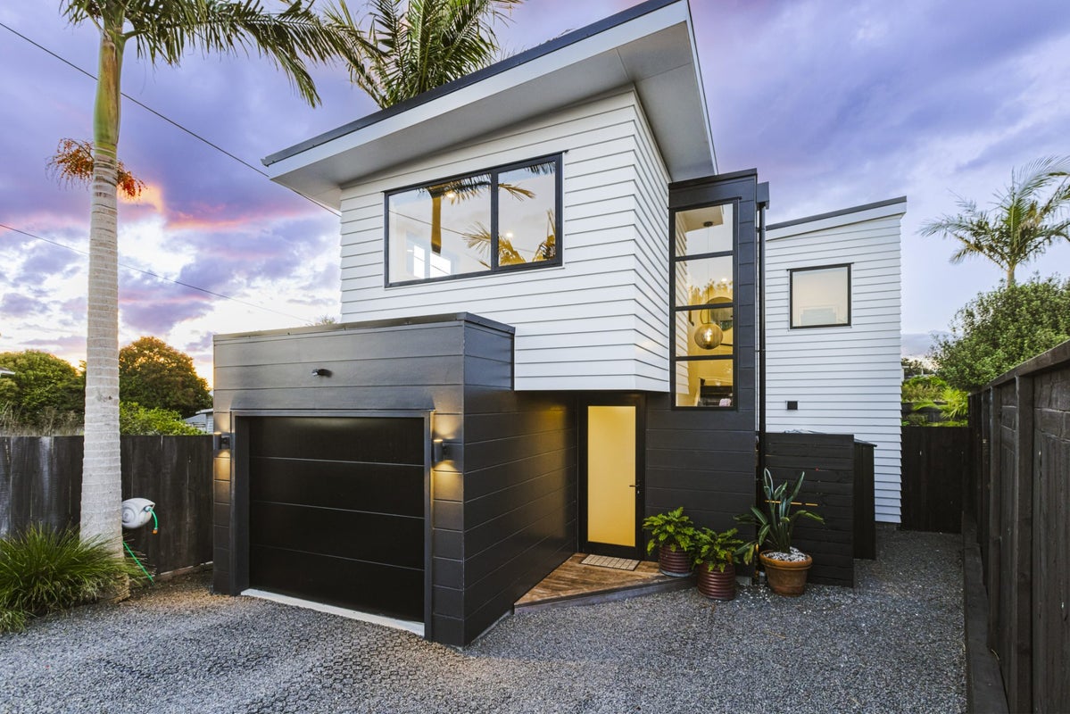 15C Helga Crescent, Te Atatu Peninsula, Auckland - Carousel 1