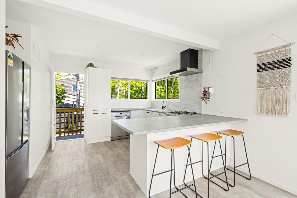 1/92 Saddleback Rise, Murrays Bay, Auckland - Carousel 28