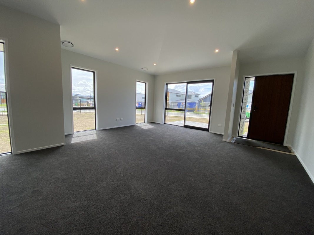 2 Weweia Close, Kenepuru, Porirua - Carousel 2