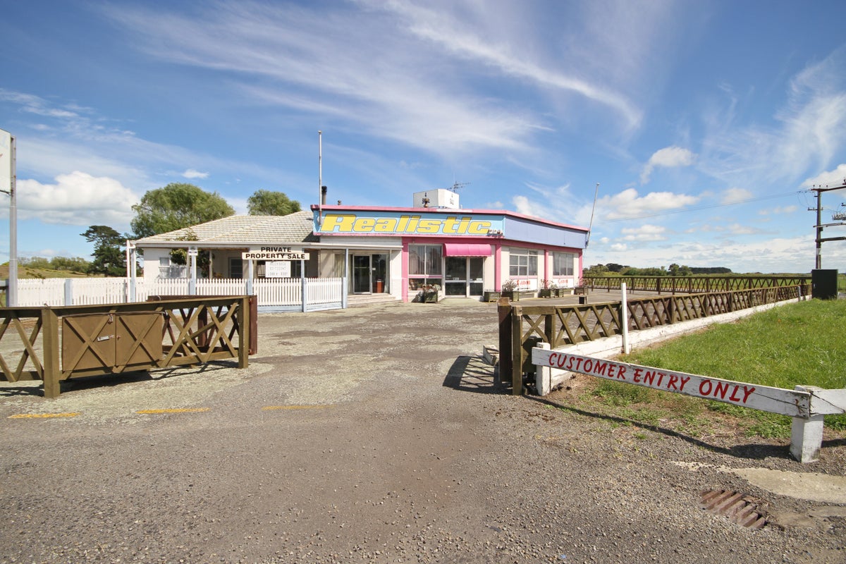 845 State Highway 1, Himatangi, Foxton - Carousel 1