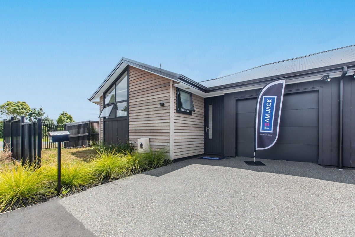 2/38 Hinton Avenue, Forest Lake, Hamilton - Carousel 1
