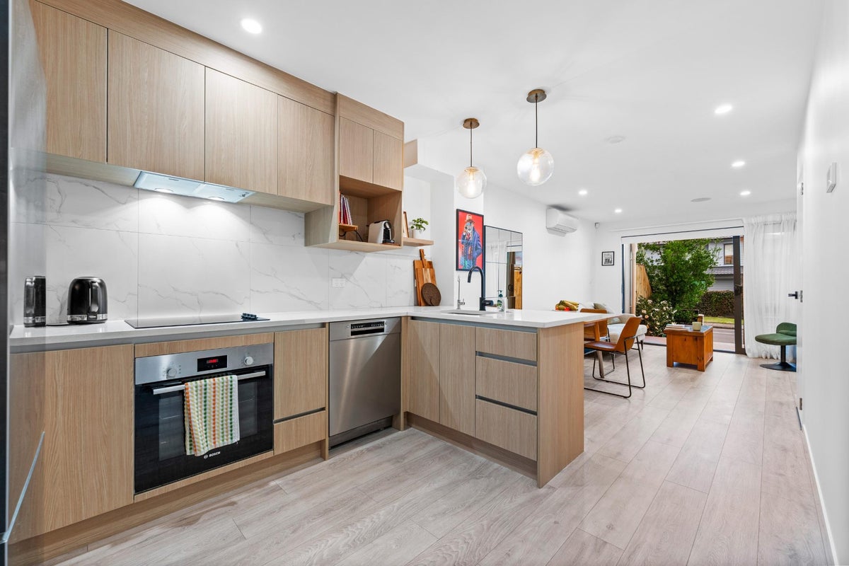 5/1A Royal View Road, Te Atatu South, Auckland - Carousel 2