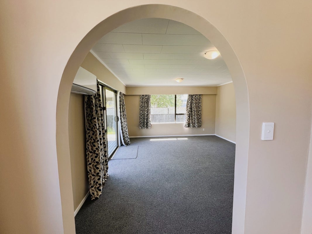 100A Gemstone Drive, Birchville, Upper Hutt - Carousel 2