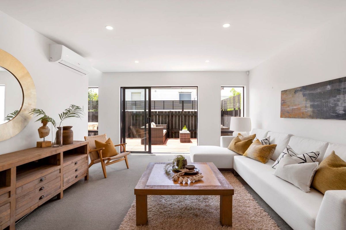 34C Waddell Avenue, Point England, Auckland - Carousel 2