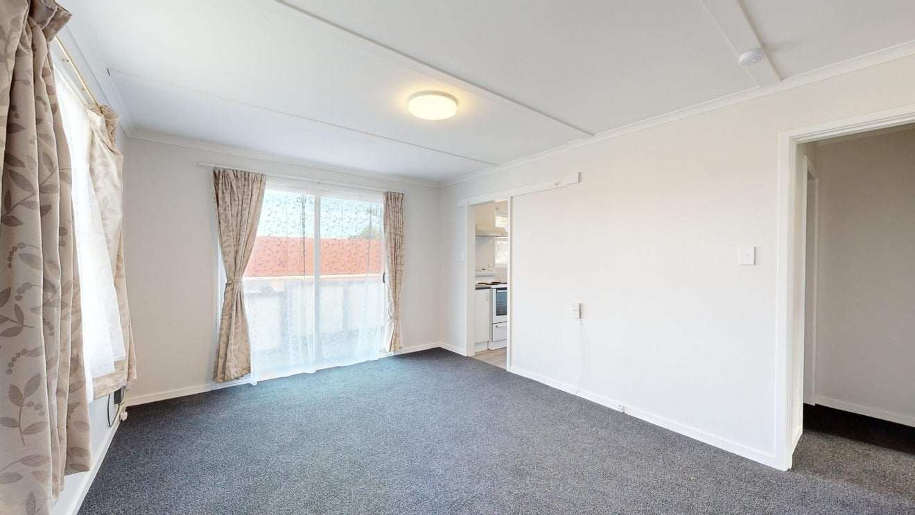 21 Akaroa Drive, Maupuia, Wellington - Carousel 1