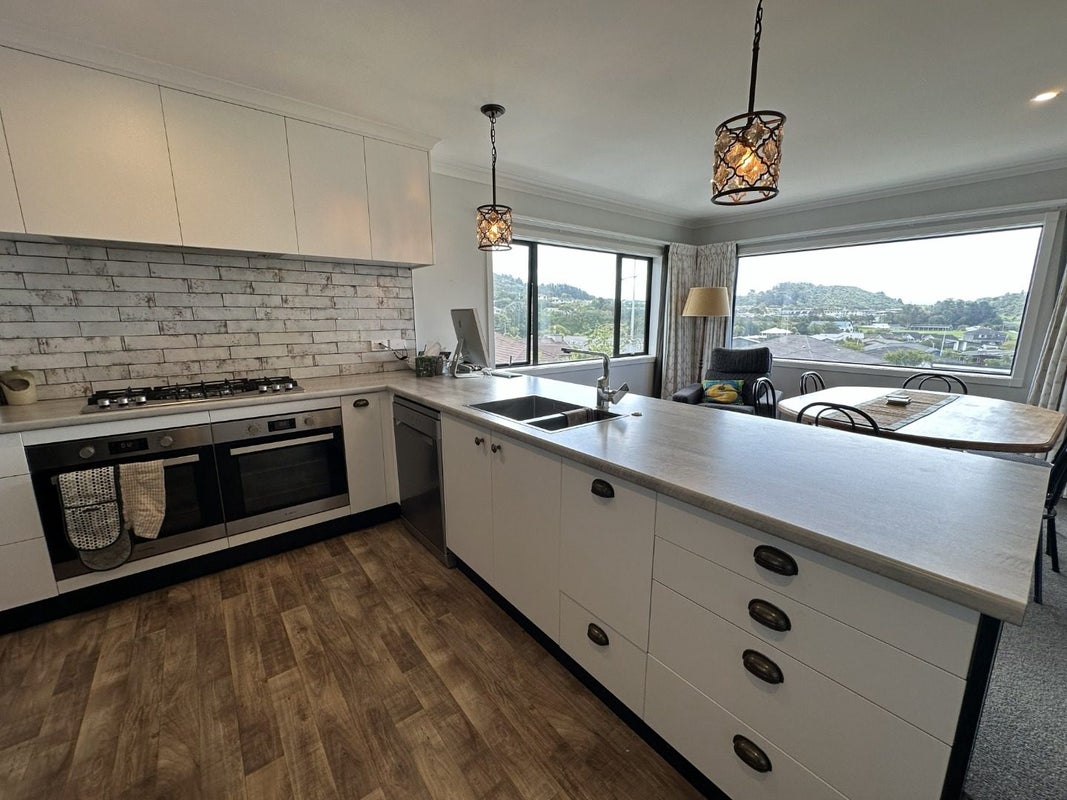 2A Leadline Place, Whitby, Porirua - Carousel 2