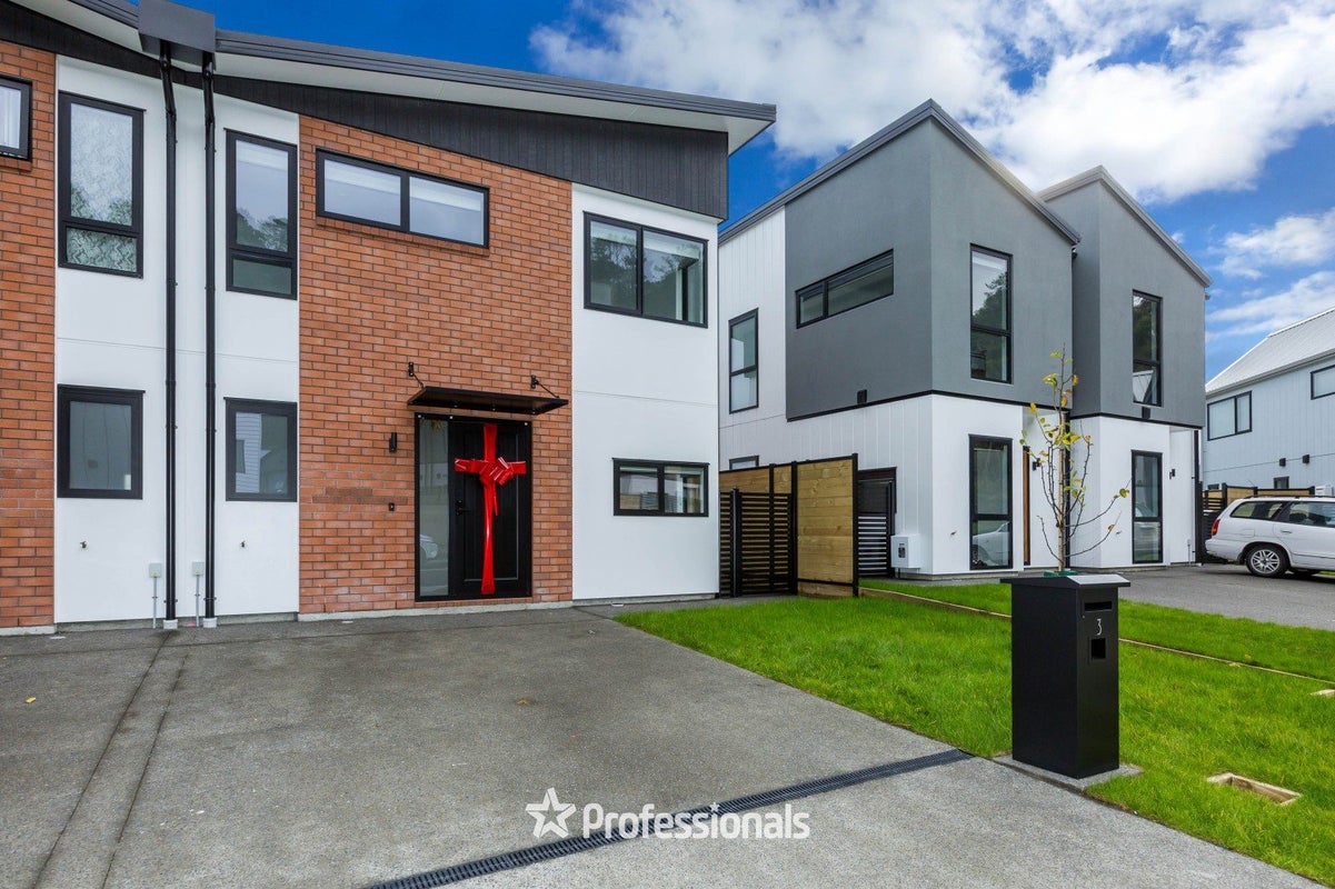 3 Joseph Bolton Crescent, Wallaceville, Upper Hutt - Carousel 1