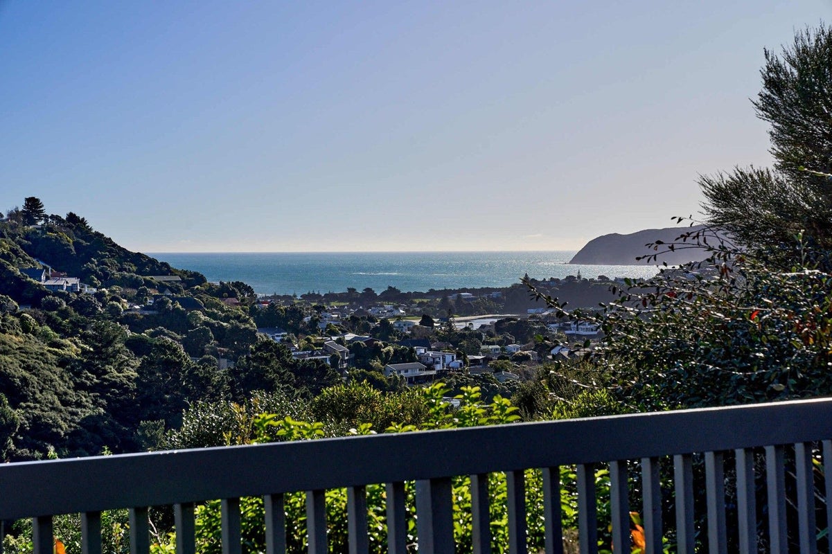 56 Mercury Way, Whitby, Porirua - Carousel 2