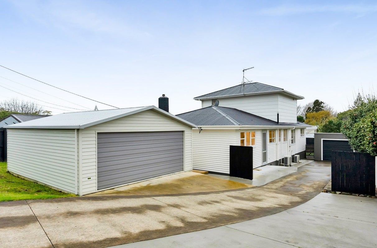 93 Govett Avenue, Frankleigh Park, New Plymouth - Carousel 1
