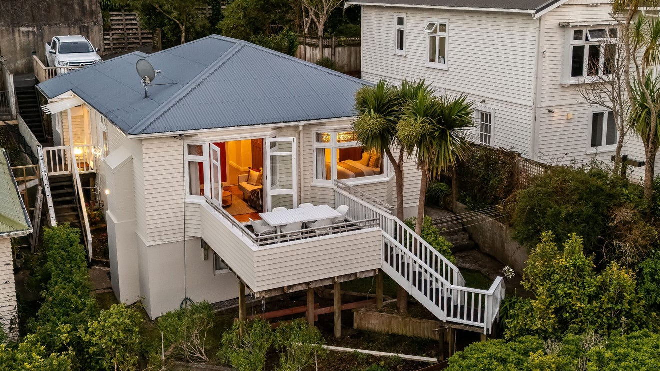 82 Mortimer Terrace, Brooklyn, Wellington - Carousel 1