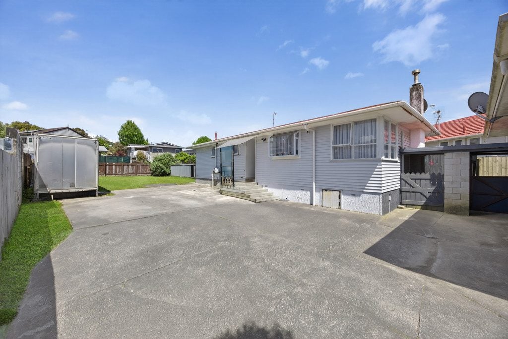 2/47 Larne Avenue, Pakuranga Heights, Auckland - Carousel 1