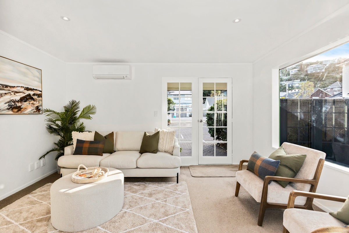165B Queens Drive, Lyall Bay, Wellington, Wellington - Carousel 1