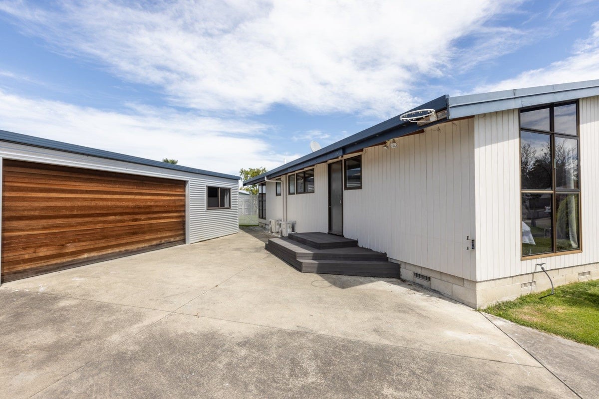 3 Dorset Place, Tamatea, Napier - Carousel 22